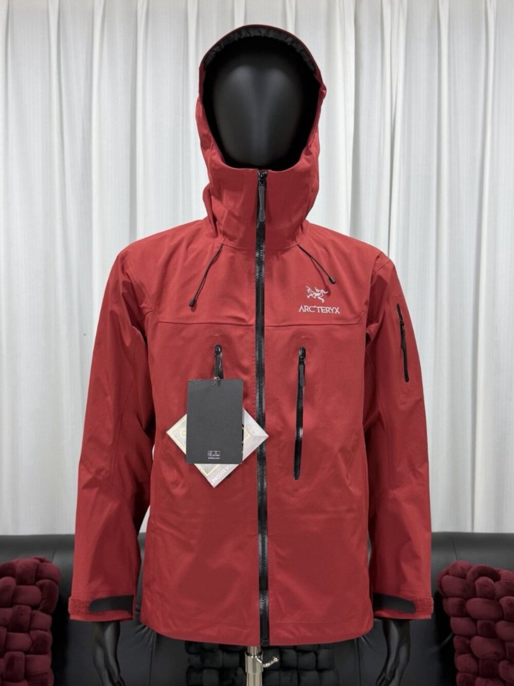 Arc'teryx Alpha SV Hardshell Hooded Jacket – Bordeaux – Size L